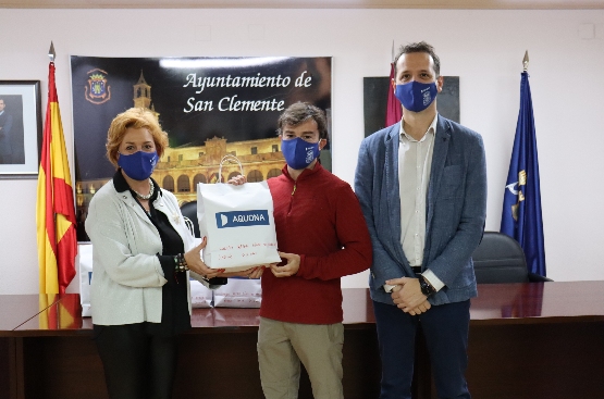 Ir a la noticia El Ayuntamiento de San Clemente y Aquona entregan cerca de mil mascarillas infantiles a los centros educativos del municipio