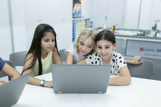 Ir a la noticia The 2nd edition of Aquae STEM begins, this course organizes webinars with female referents in science