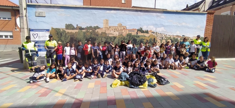 Ir a la noticia Aquona y el colegio Santísima Trinidad, de nuevo juntos para limpiar la ribera del Duero en Zamora