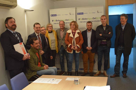 Ir a la noticia Aquona renueva sus convenios con los clubes deportivos